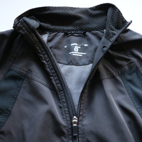 Brooks Black Size Small Full Zip Windbreaker Jacket Shelter Technology Active - Picture 2 of 12